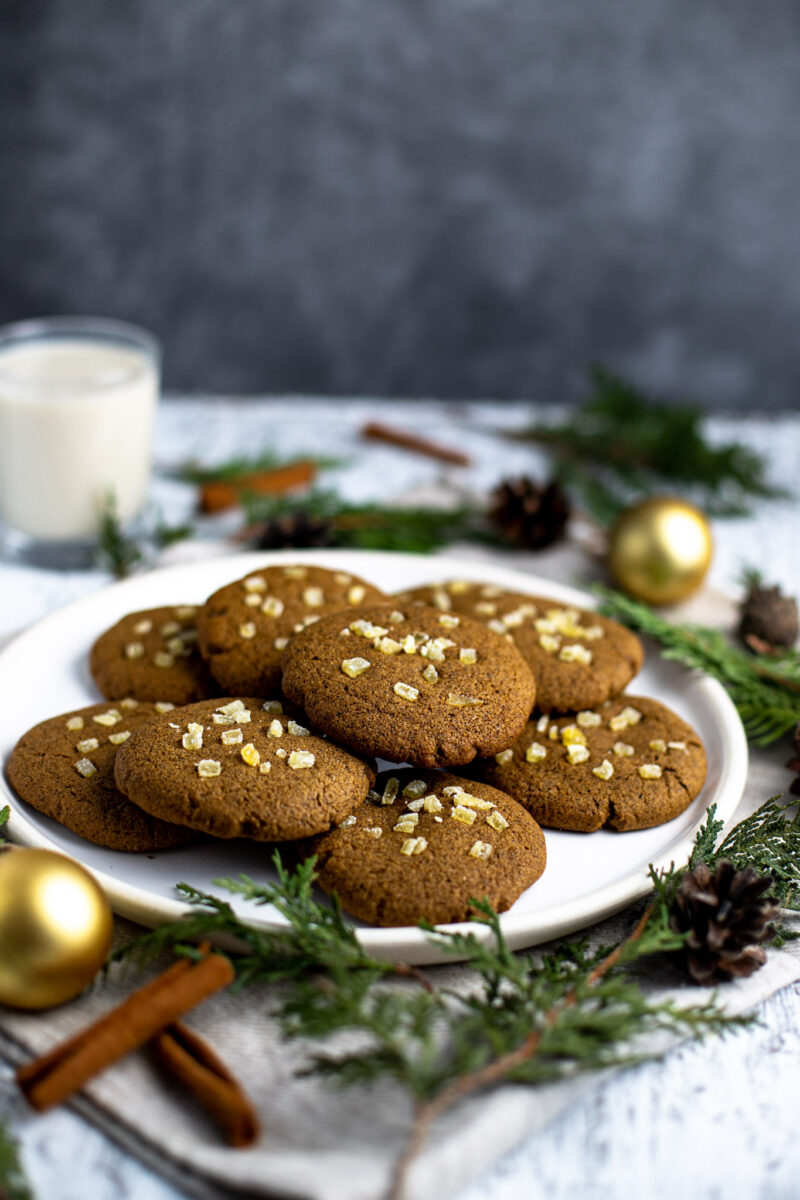 Biscuits Pain D'épices Moelleux Avec Bonbons Au Gingembre | Dash Of Honey